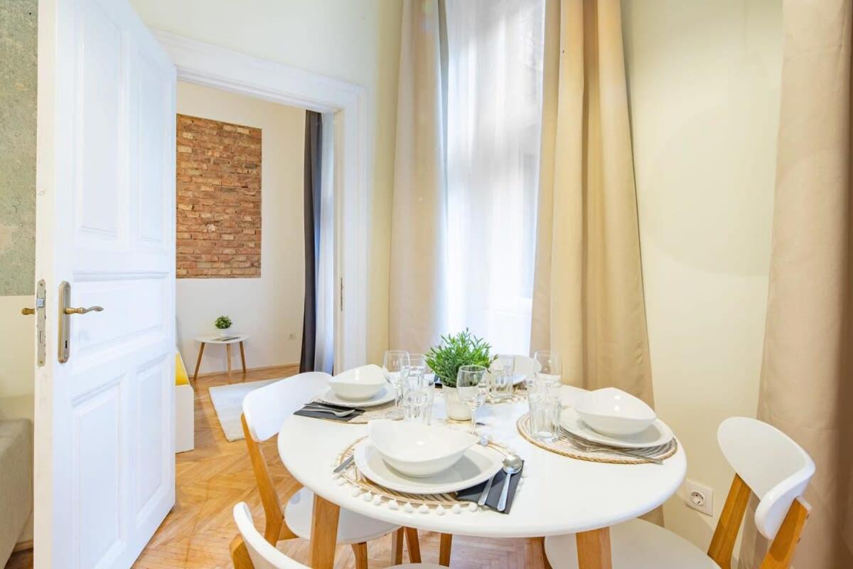 Quiet Comfort - Central Buda Budapest Luaran gambar