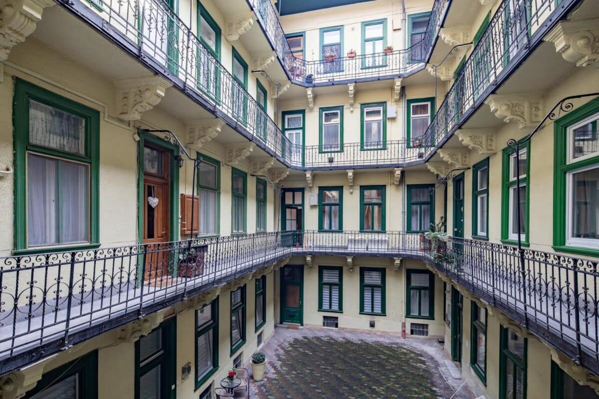 Quiet Comfort - Central Buda Budapest Luaran gambar